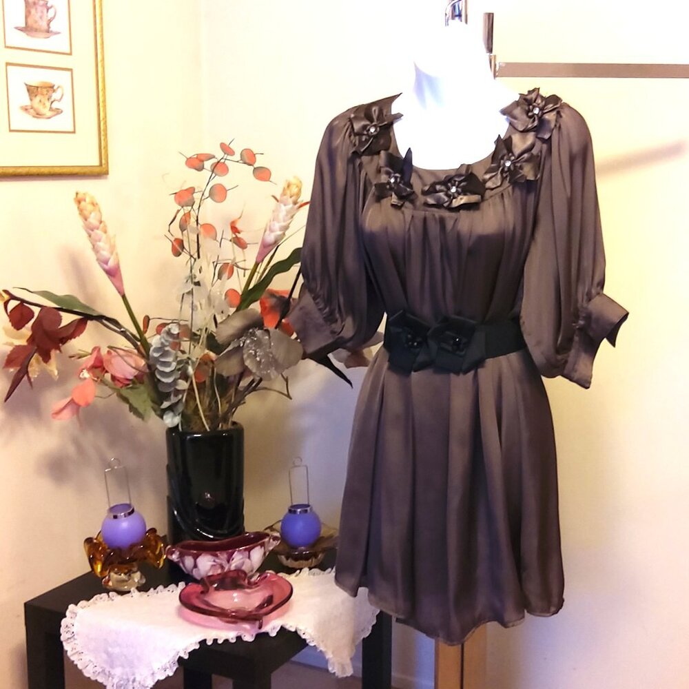NWT Chocolate Floral Design Short Sleeve Pleated Summer Mini Dress with Belt